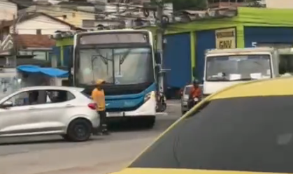 Ônibus são sequestrados e usados como barricadas no Rio de Janeiro