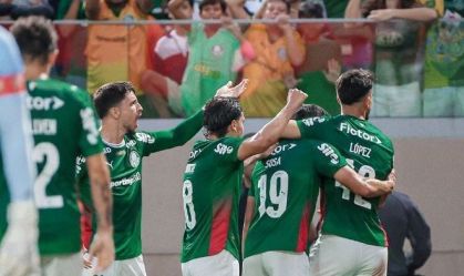Jogadores do Palmeiras celebram a vitória sobre o São Paulo na Arena Barueri