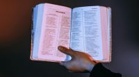 Atividade não-remunerada: pastor perde processo trabalhista contra igreja