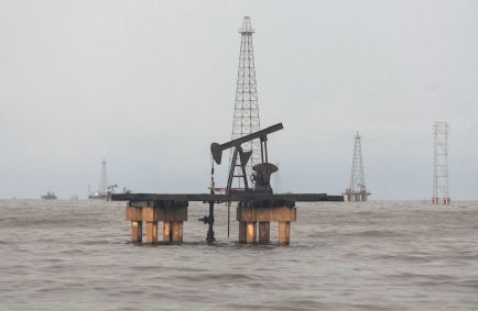Bomba de petróleo em Cabimas, Venezuela