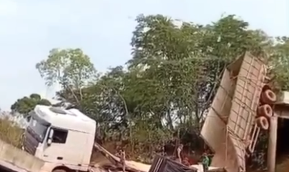Ponte desaba e caminhão cai em rio no Pará; veja vídeo