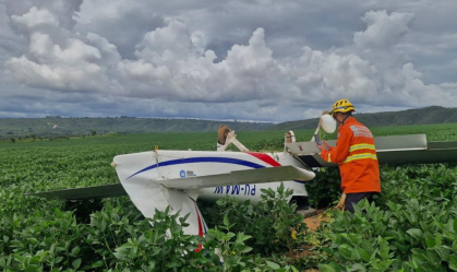 Avião realiza pouso de emergência em lavoura no Distrito Federal