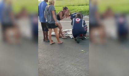 Vídeo mostra pessoas alertando Samu sobre erro em dar mulher como morta