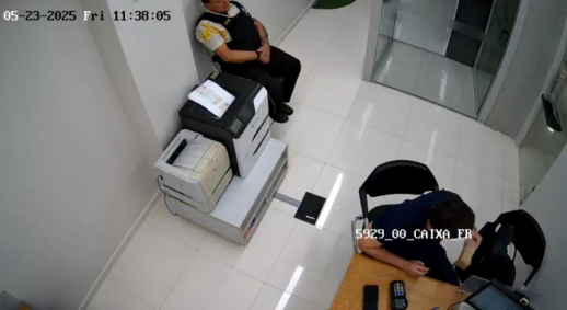 Uma investiga&ccedil;&atilde;o da PF (Pol&iacute;cia Federal) identificou imagens que mostram um motorista utilizando o carro do prefeito de Macap&aacute; (AP), Dr. Furlan (MDB), indo a ag&ecirc;ncias banc&aacute;rias para sacar valores em esp&eacute;cie