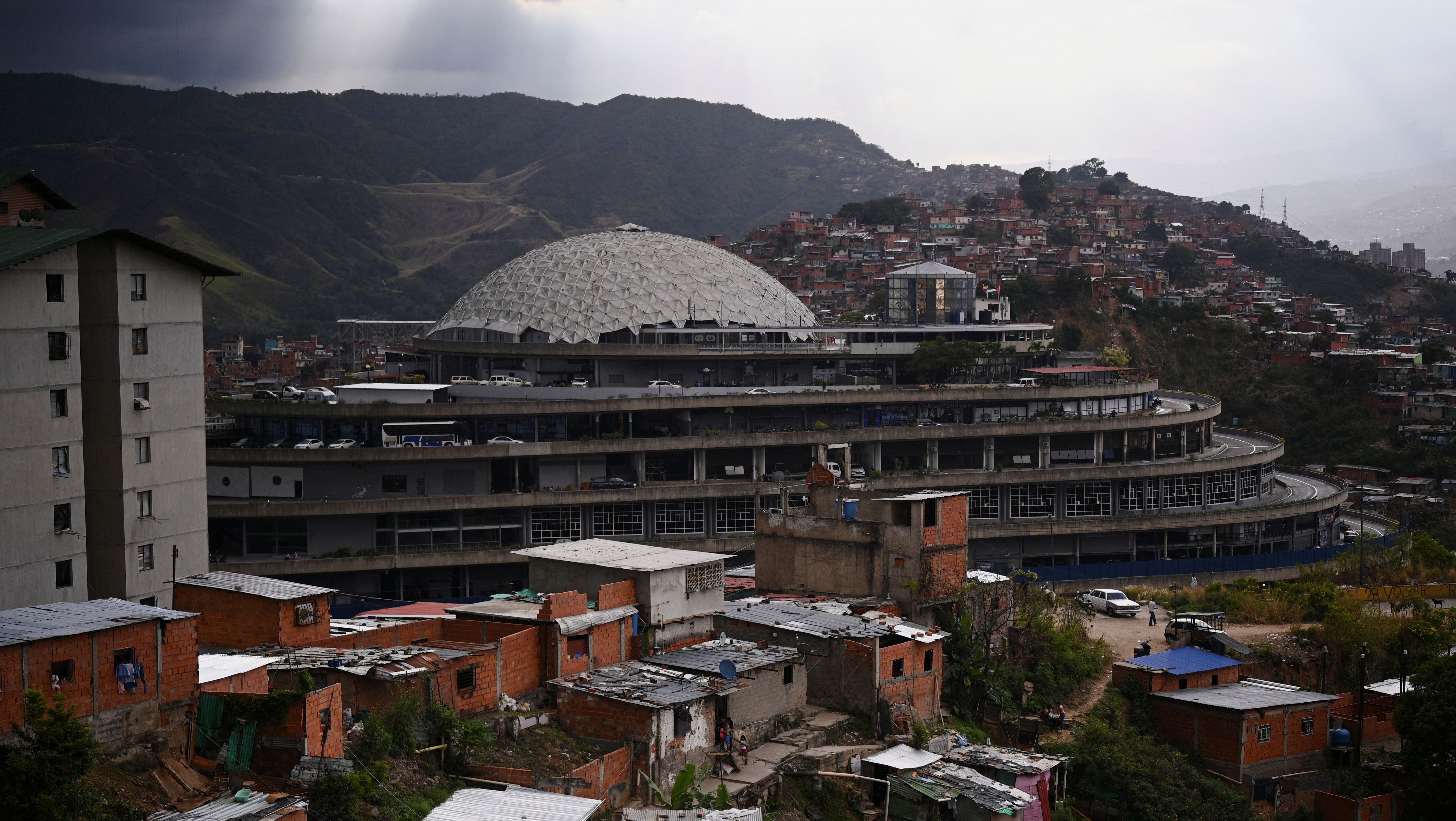 Vista do centro de detenção El Helicoide em Caracas