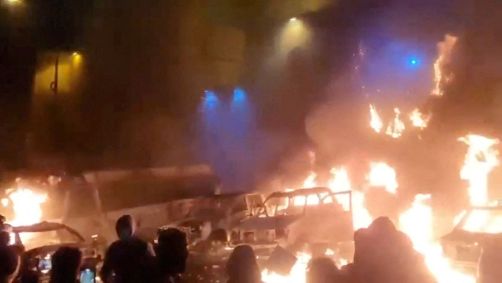 Manifestantes protestam contra governo do Irã em Teerã