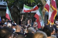 Manifestantes em apoio aos protestos do Irã se reúnem ao redor do mundo