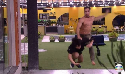 BBB 26: Após expulsão de Paulo, web resgata video de Petrix empurrando Pyong Lee