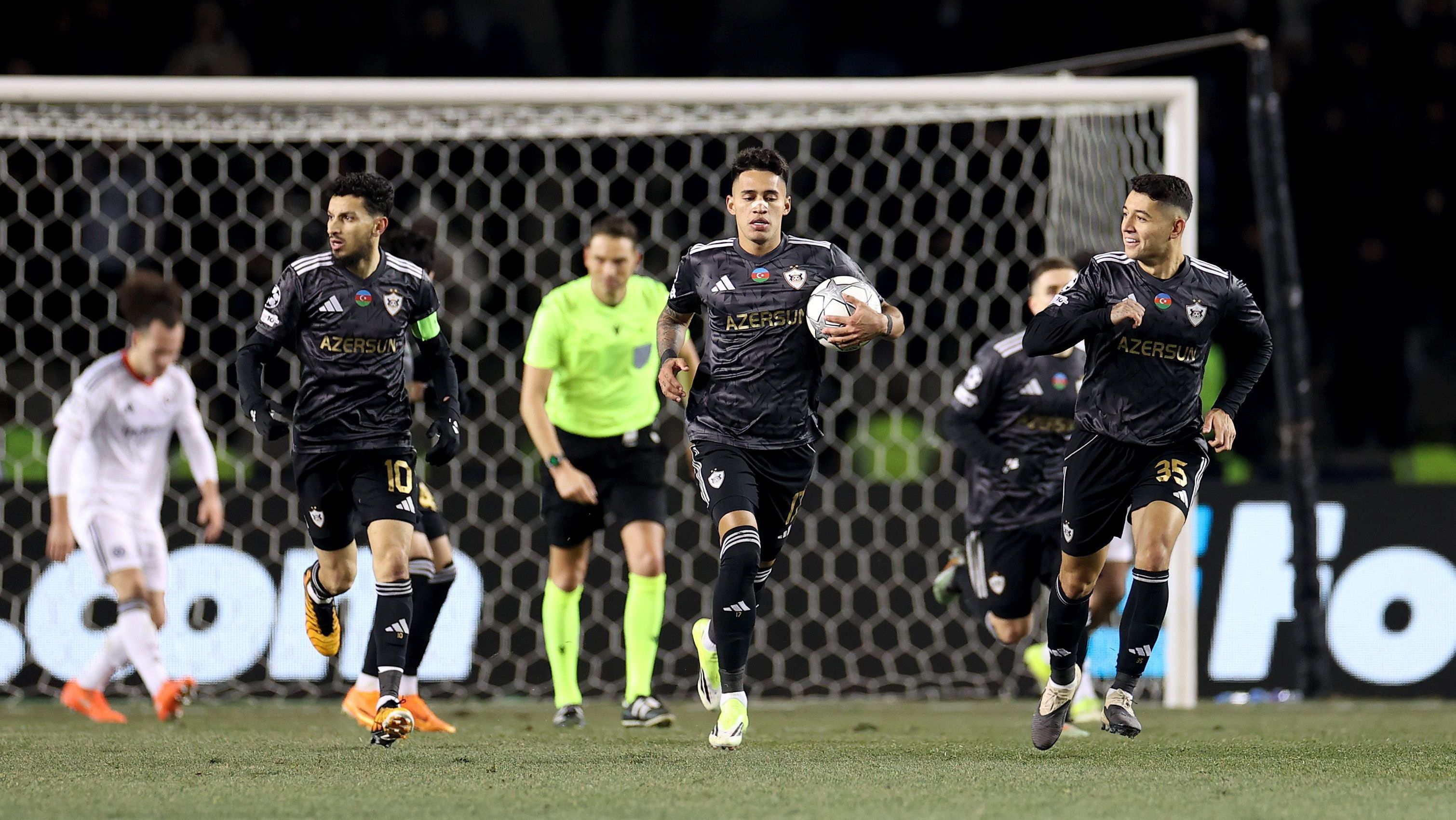 Camilo Duran do Qarabag comemora gol contra o Eintracht Frankfurt, pela Champions League