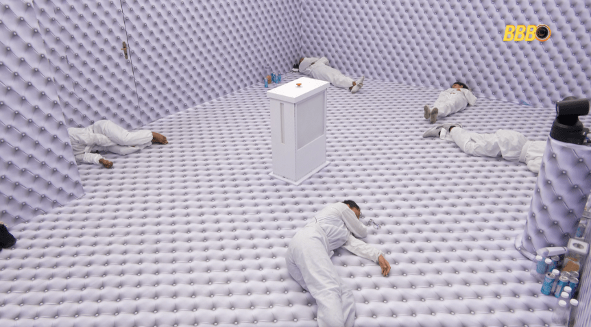 Participantes do Quarto Branco estão há dicas sem banho e com a mesma roupa • Reprodução/Globoplay