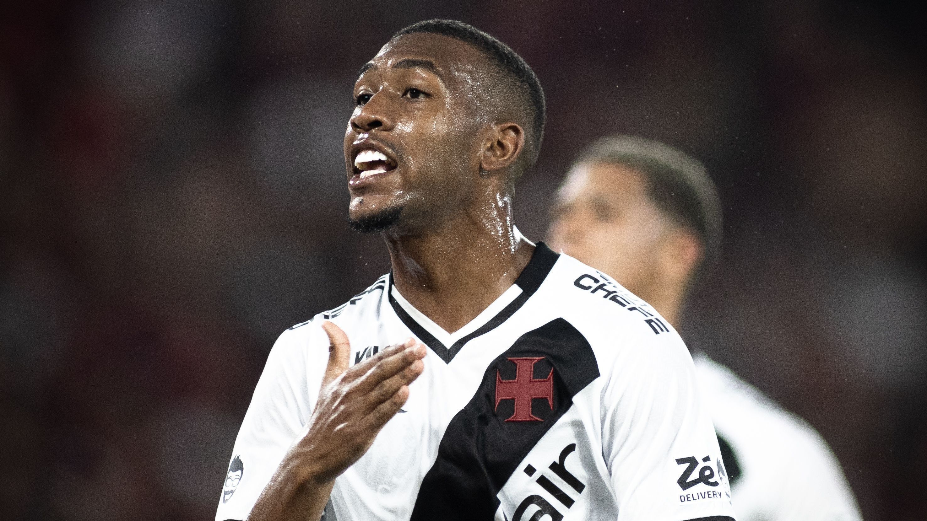 Rayan comemora gol pelo Vasco