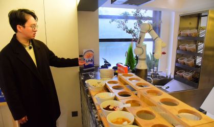 Cozinha cibernética: robôs assumem comando de restaurante na China