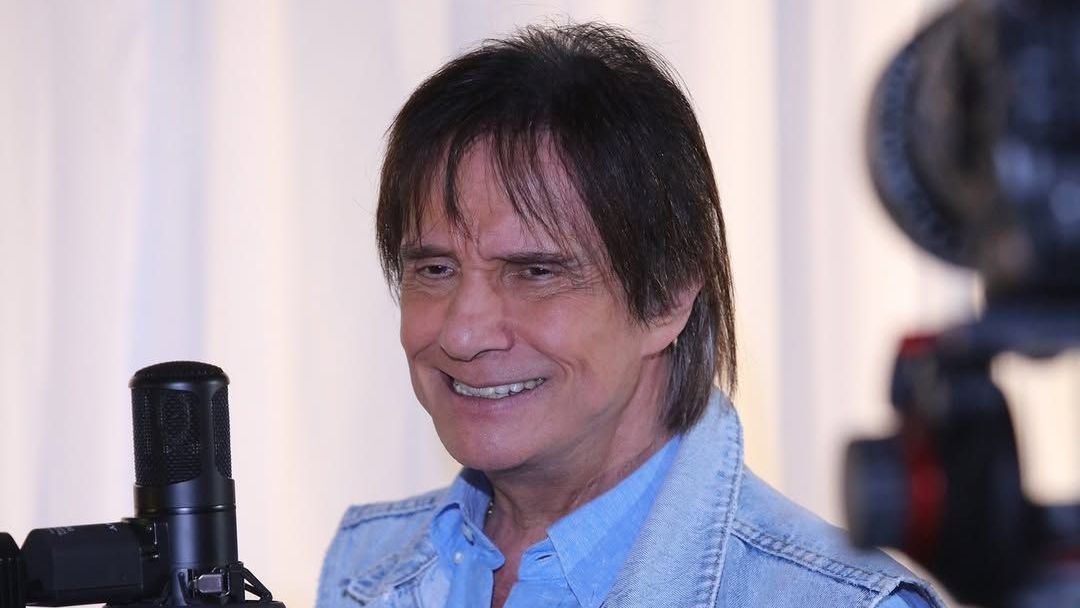 Roberto Carlos se recupera da Covid-19 e volta à agenda - saúde news from CNN Brasil