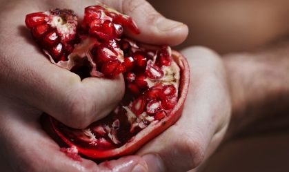 Casca de romã pode ajudar a combater feridas na pele, diz estudo