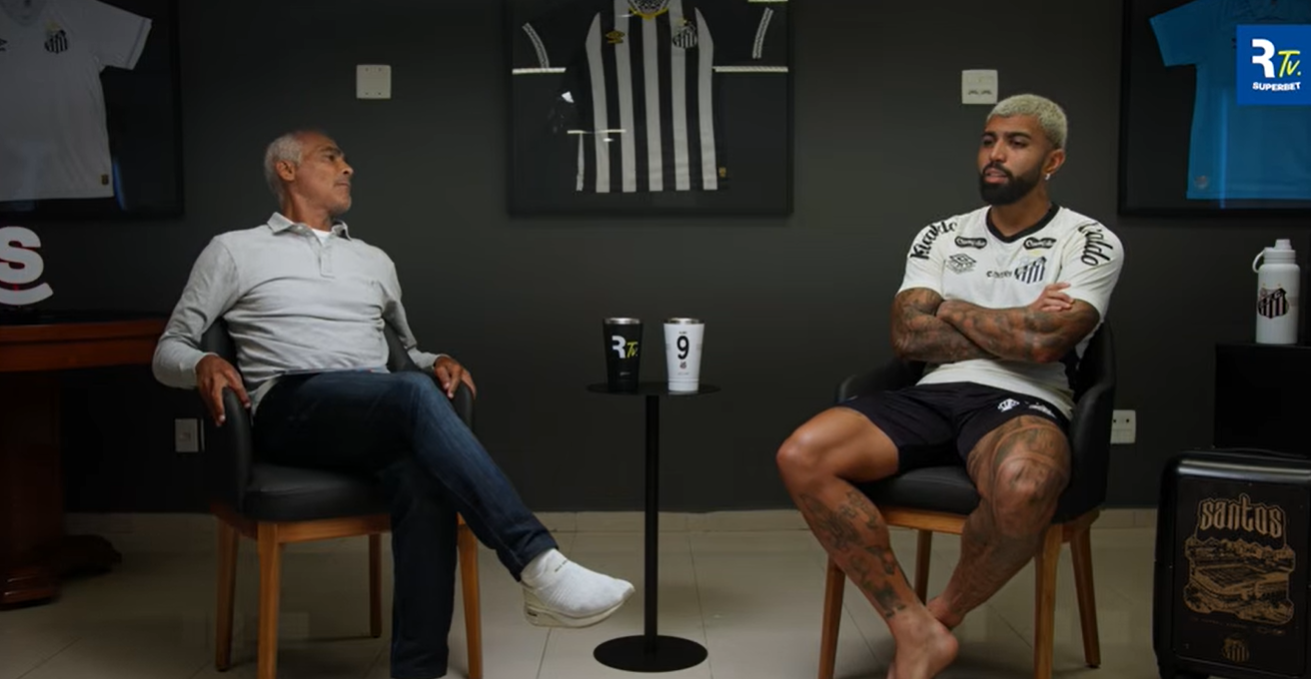 Gabigol falou sobre seus objetivos no Santos e momento do clube em entrevista a Romário