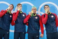 Ex-nadador que mentiu sobre assalto na Rio 2016 leiloa medalhas olímpicas