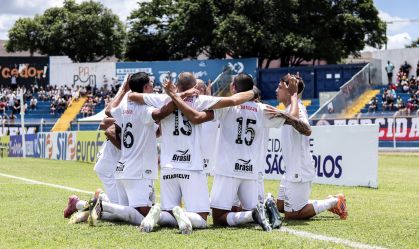 Jogadores do Santos celebram vitória na Copinha