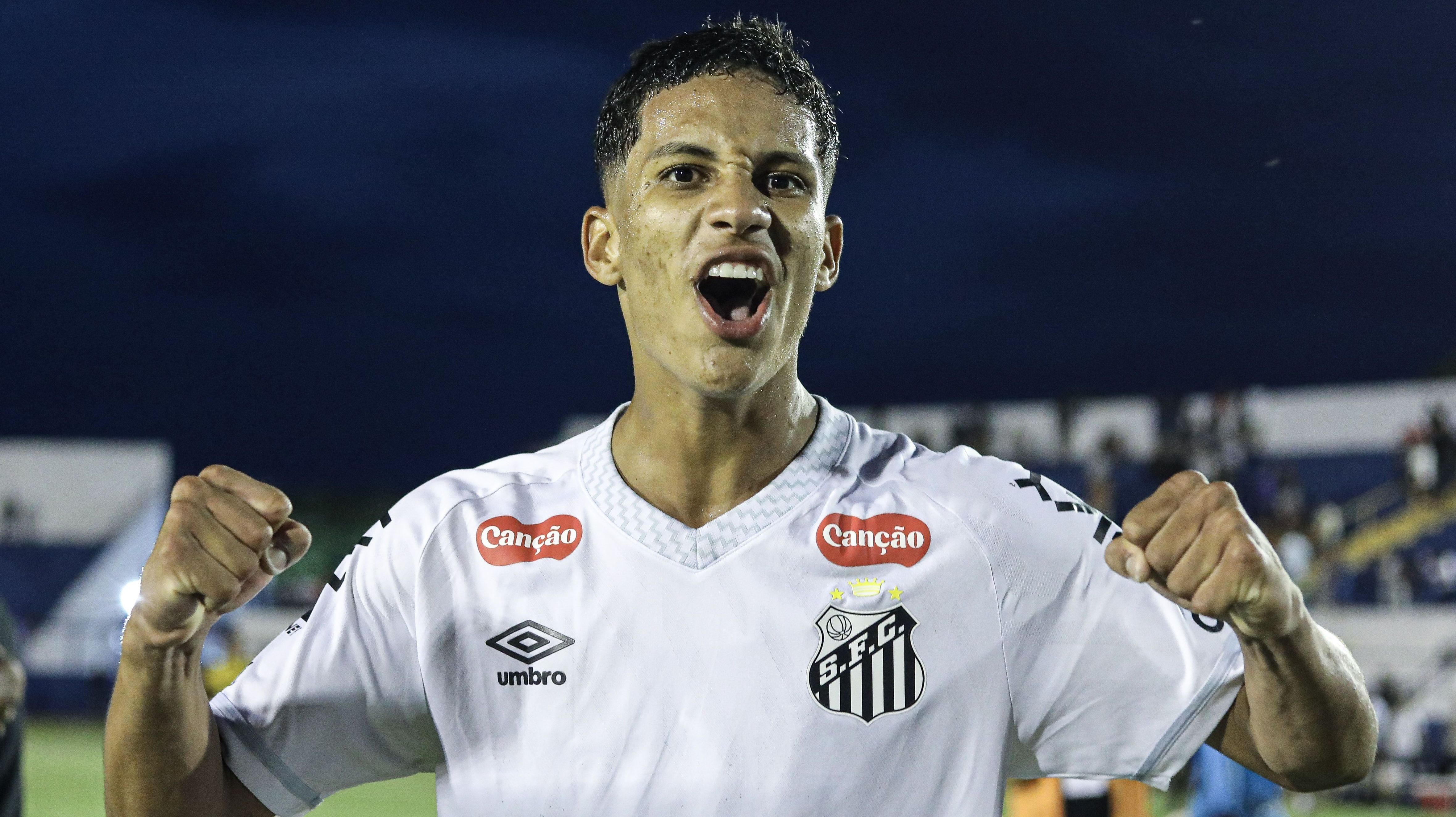 Jogador do Santos comemora classificação na Copinha
