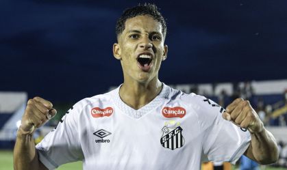 Jogador do Santos comemora classificação na Copinha