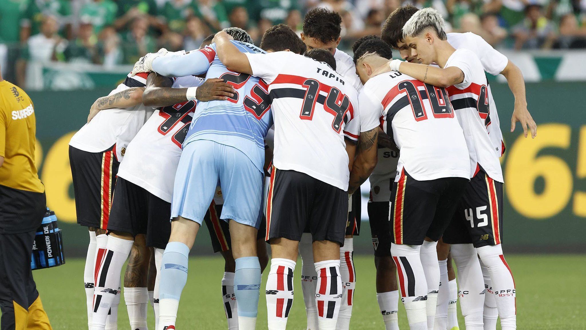 Elenco do São Paulo antes do duelo com Palmeiras
