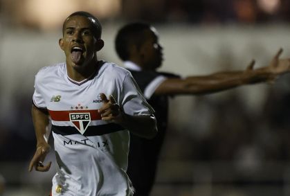 São Paulo vence Botafogo com gols no fim e avança para semifinal da Copinha