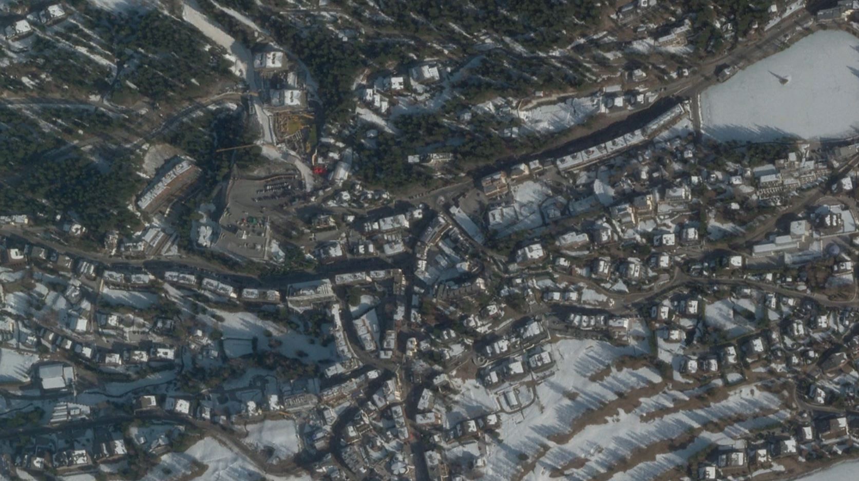 Imagens de satélite mostram bar "Le Constellation" e a estação de esqui Crans-Montana, na Suíça, onde dezenas de pessoas morreram em festa de Ano Novo