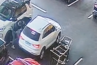 Vídeo: criminosos sequestram mulher dentro de mercado após compras em SP