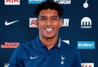 Tottenham anuncia contratação do lateral Souza, ex-Santos