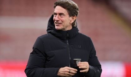 Copo de café gera polêmica com técnico do Tottenham na Premier League