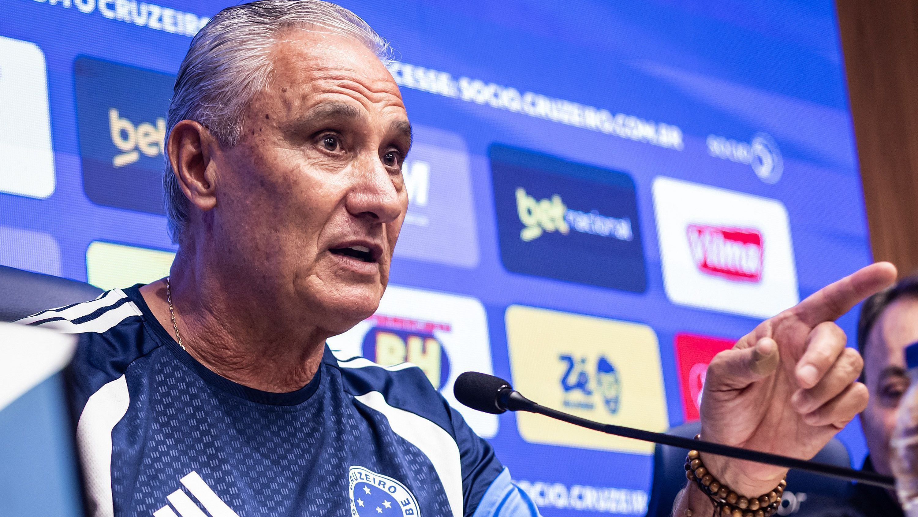 Tite é apresentado como novo técnico do Cruzeiro