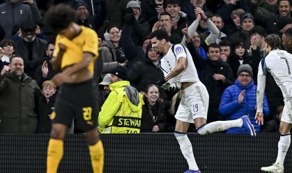 Dominic Solanke comemora gol em Tottenham x Borussia Dortmund