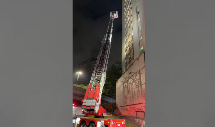 Incêndio atinge prédio no Centro Histórico de Porto Alegre