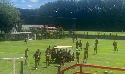 Elenco do São Paulo treinando nesta quinta-feira (8)