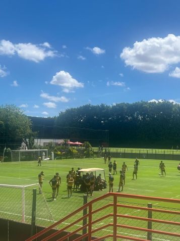 Elenco do São Paulo treinando nesta quinta-feira (8) • Manuella Dal Mas/CNN Brasil
