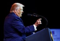 Trump assina decreto para proteger receita retida do petróleo venezuelano