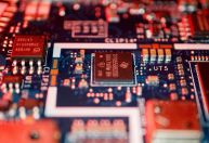 Trump implementa tarifa de 25% sobre chips de IA — com ressalva