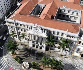 Fachada da faculdade de direito da USP, a Universidade São Francisco
