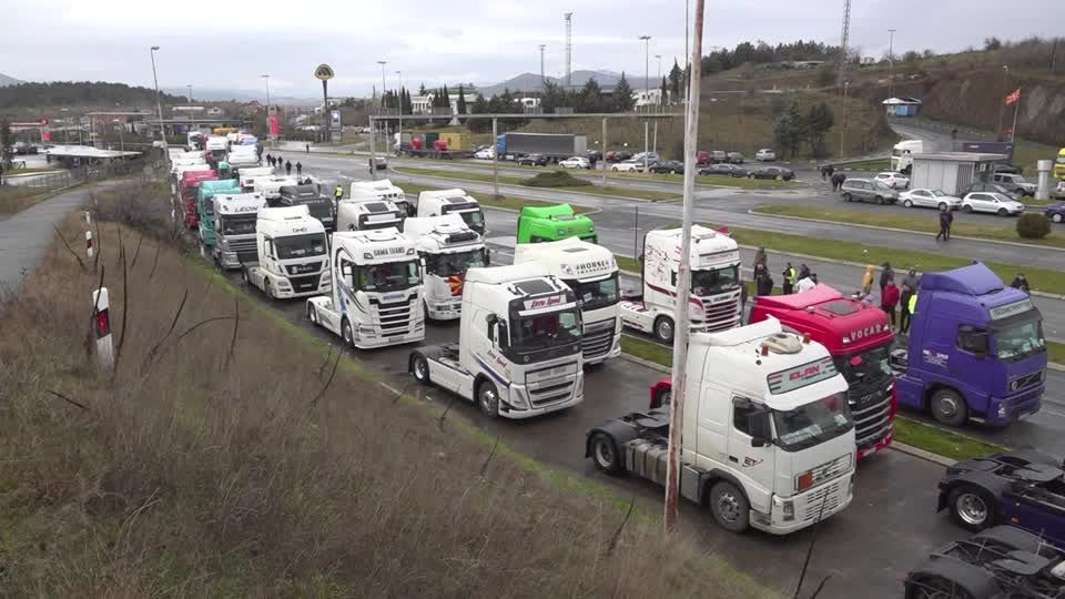 Motoristas de caminhão bloqueiam fronteiras em protesto contra regras de entrada da UE