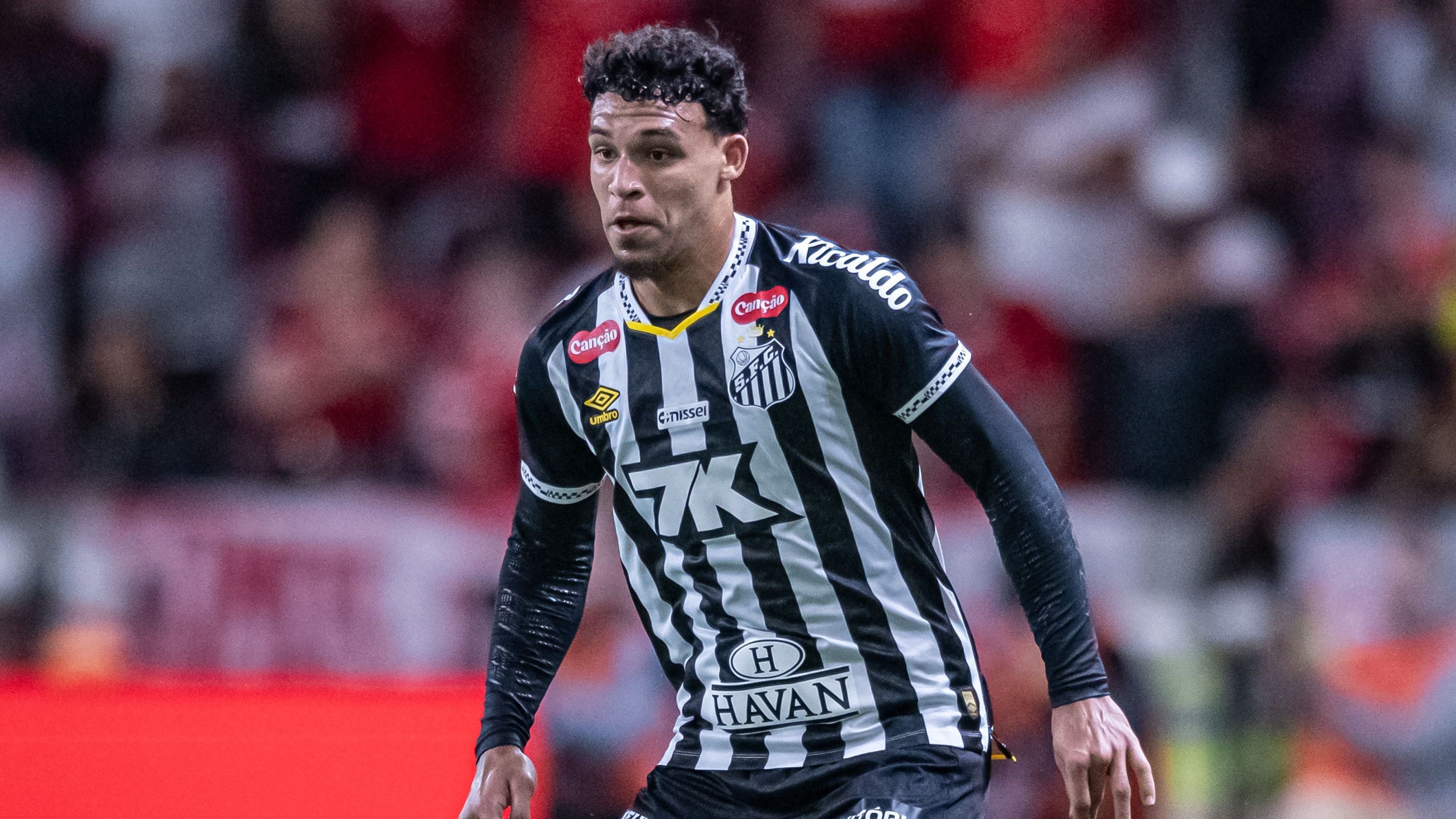 Victor Hugo em partida do Santos no Brasileirão