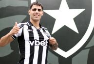 Botafogo anuncia a contratação do uruguaio Lucas Villalba