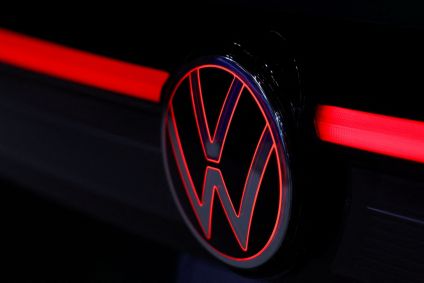 O logotipo da Volkswagen na prévia para a Imprensa do Salão Internacional do Automóvel de Nova York na cidade de Nova York, EUA, em 16 de abril de 2025.