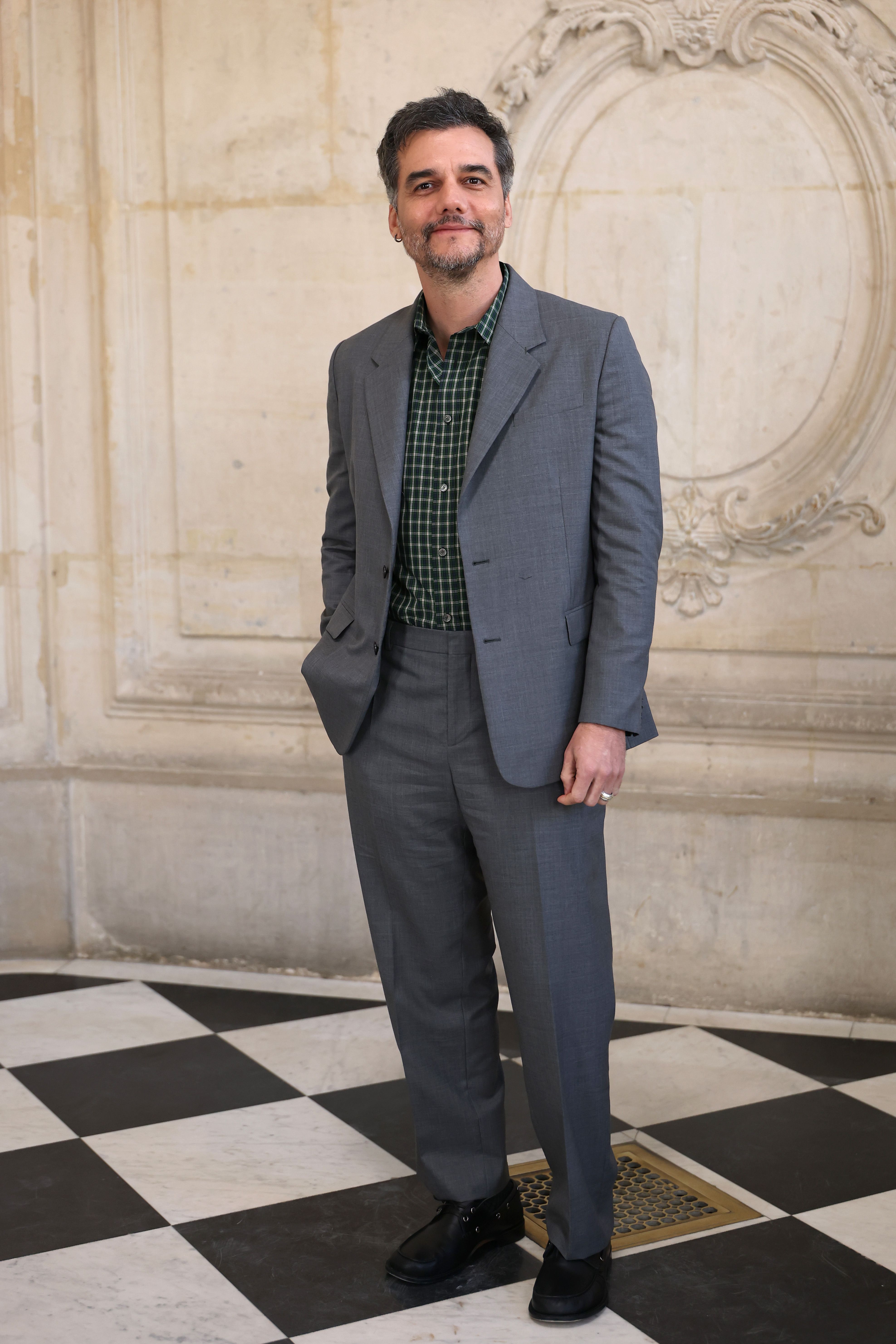 Wagner Moura no desfile Dior Homme em Paris, França • Aurore Marechal/Getty Images