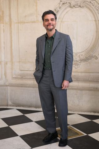 Wagner Moura no desfile Dior Homme em Paris, França • Aurore Marechal/Getty Images