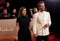 Globo de Ouro 2026: Wagner Moura chega ao tapete vermelho com a esposa