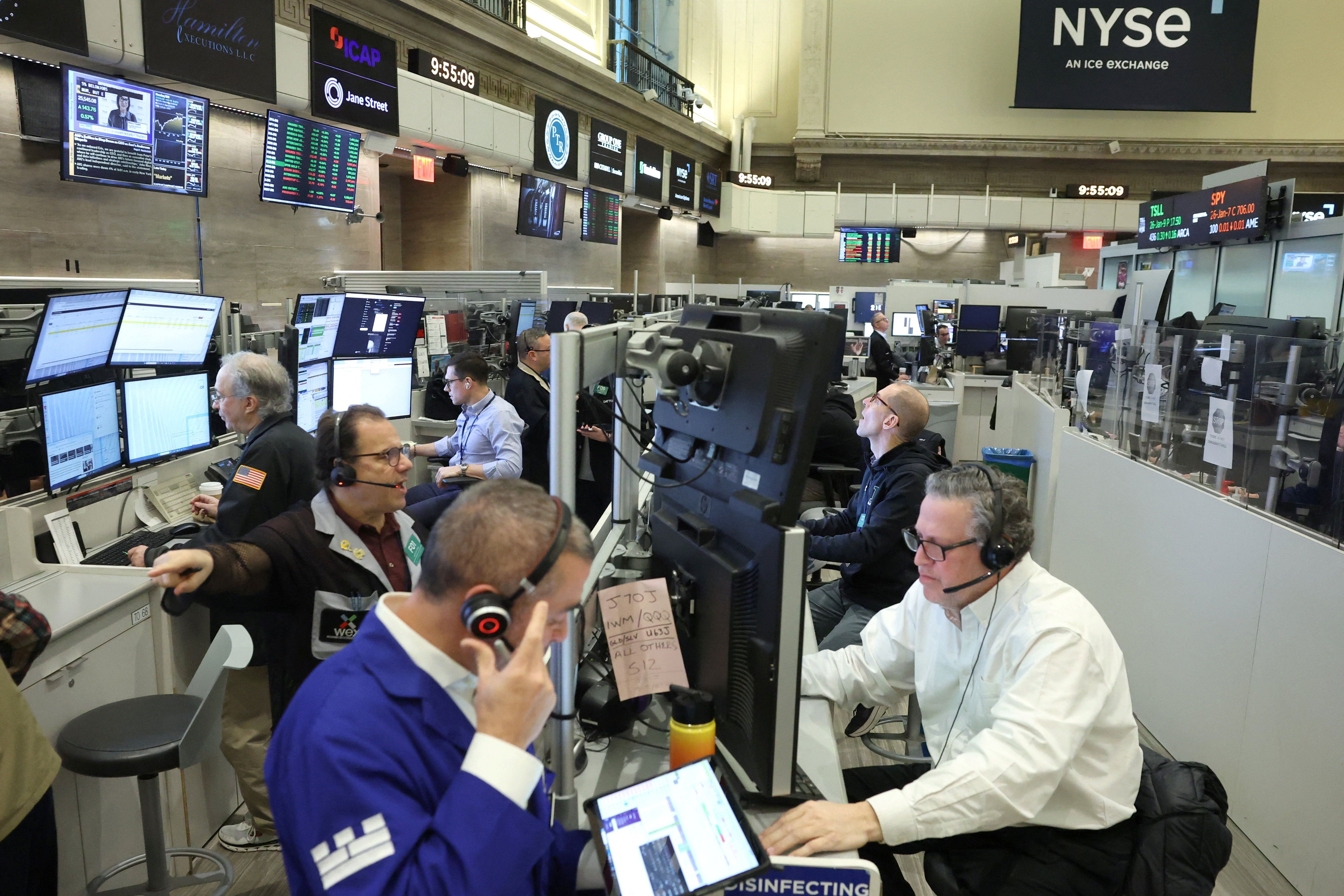 Operadores na bolsa de Nova York em 06/01/2026.