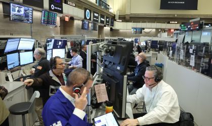 Bolsas dos EUA fecham mistas após Fed manter taxas de juros estáveis