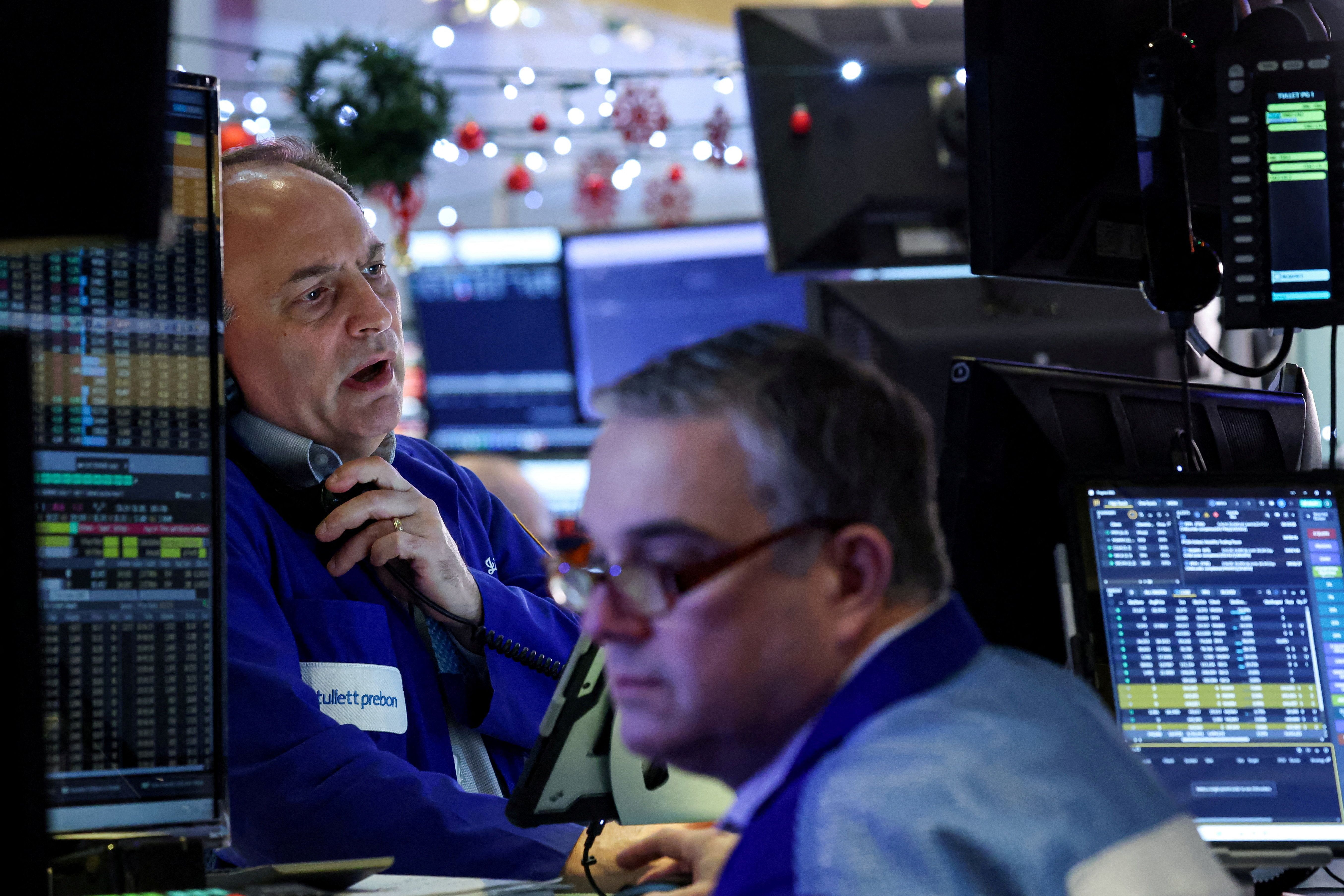 Operadores na bolsa de Nova York em 17/12/2025.