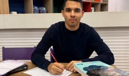 Estudante revela rotina de estudos após tirar nota mil na redação do Enem