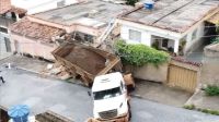 Duas casas são atingidas por caminhão desgovernado em Minas Gerais