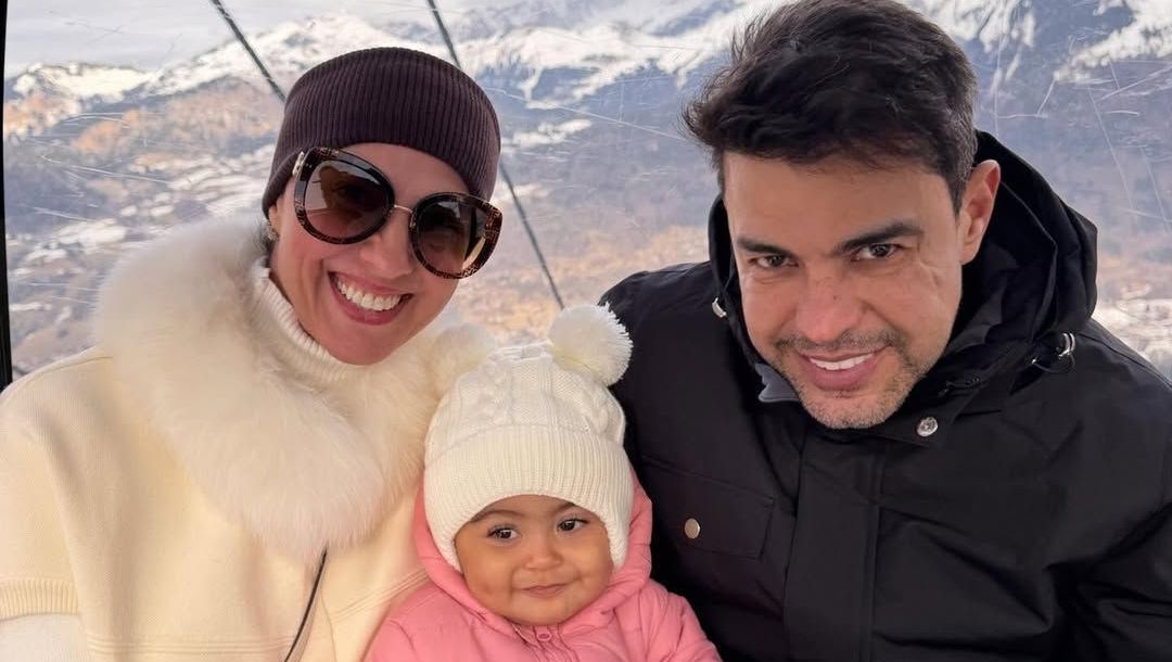 Zezé Di Camargo e Graciele Lacerda curtem férias na neve; veja fotos